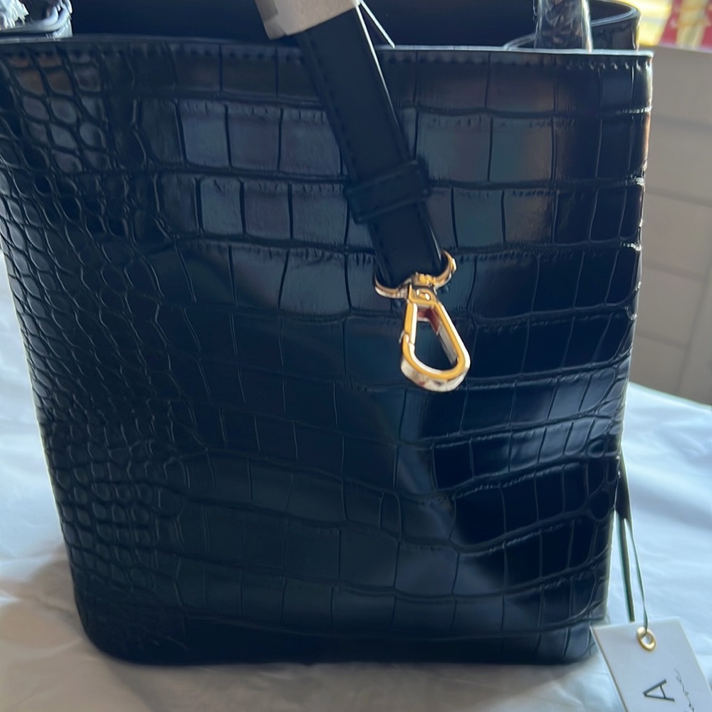 AOTA Bucket Bag - Picture 2 of 10